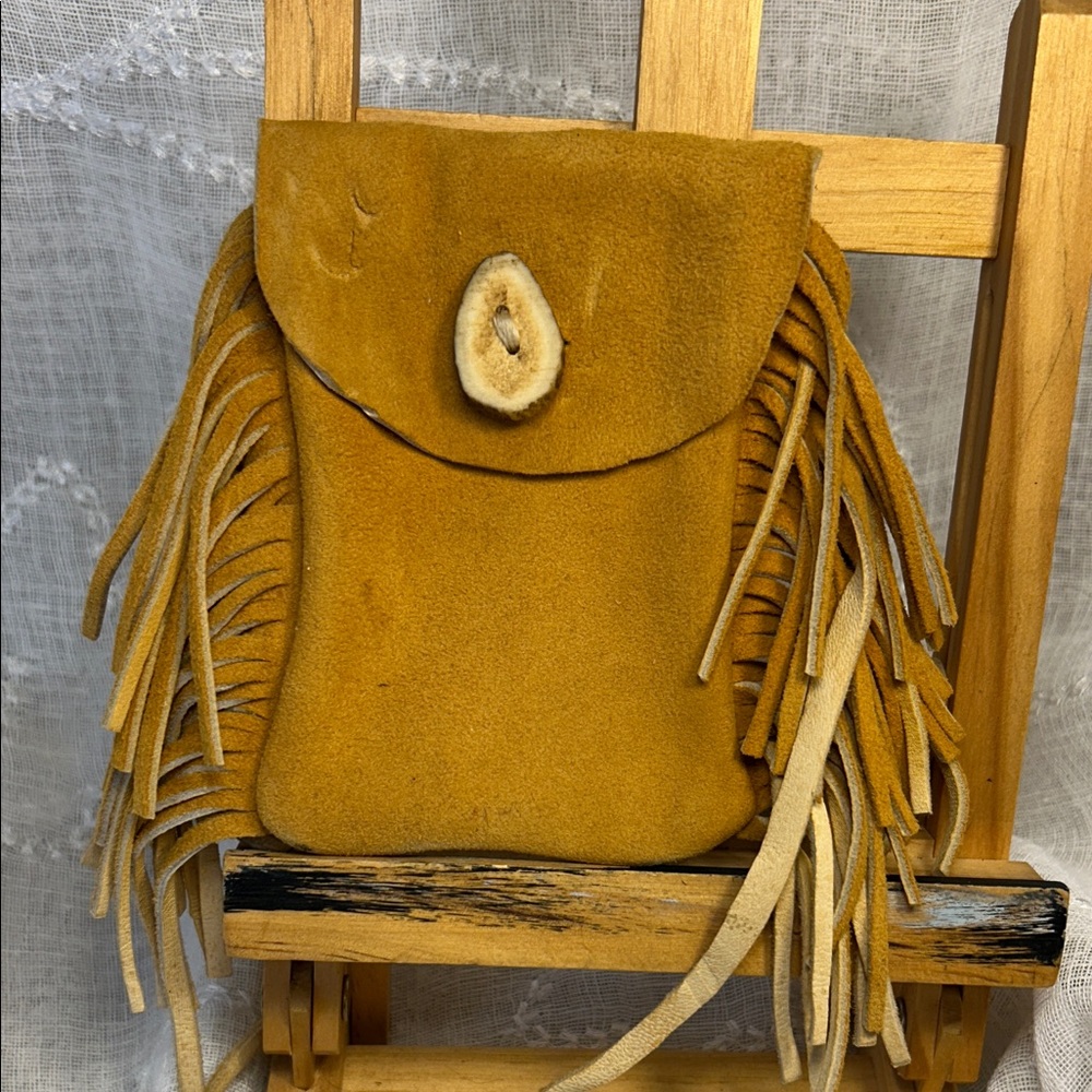 NWOT Handmade deerskin coin pouch wallet with deer horn button and fringe